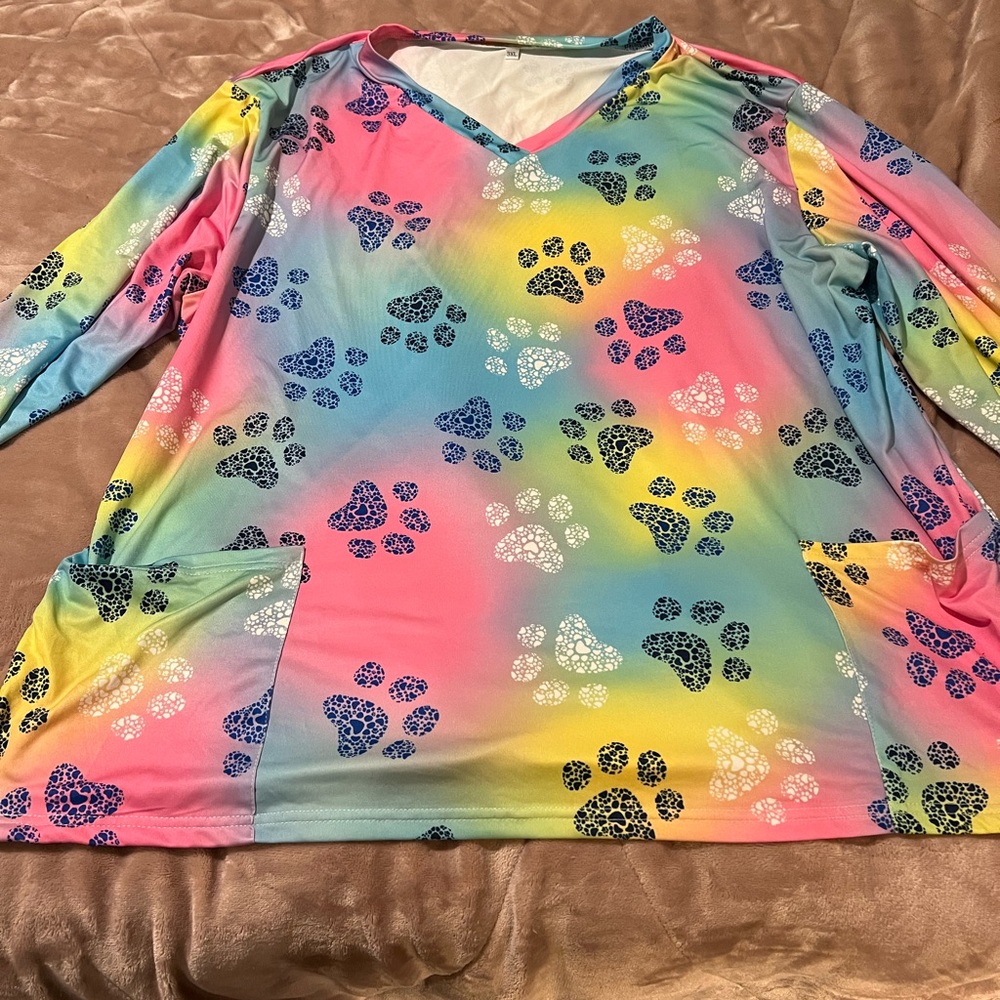 Long sleeve scrub top